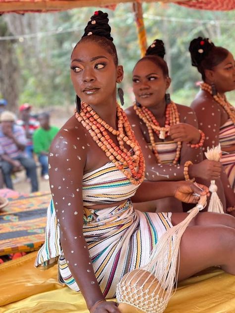 Liberia Traditional Clothing, Traditional Liberian Clothing, Liberian Country Cloth, African Traditional Wear Culture, Liberian Traditional Wedding, Igbo Landing, Liberian Culture, Liberian Wedding, Long White Wedding Dress