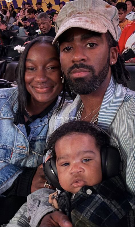 Mother And Son Goals, Black Family Goals, Black Couple With Daughter, Bf Tips, Billionaire Wife, Black Couple With Baby, Young Black Family Goals, Mommy And Son Goals Black, Mom And Son Goals Black