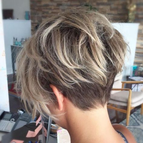 Short Undercut Curly Hair, Pixie Bob Straight Hair, Short Pixie Haircuts For Fine Hair Over 50, Highlighted Pixie Haircut, Undercut Short Hair Women, Short Hair With Undercut Women, Balayage Pixie Hair, Bixie 2022, Pixie Haircut With Undercut