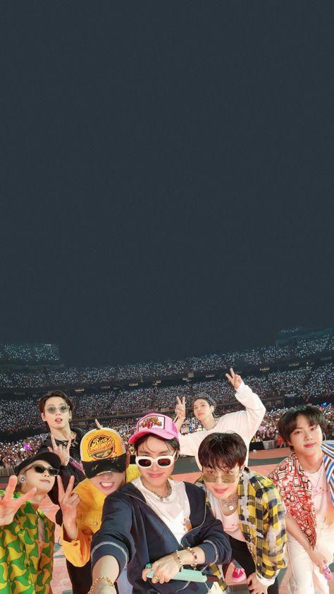 @𝘰𝘶𝘵𝘳𝘹𝘴𝘵𝘢𝘳𝘴— #bts #bangtan #bts #lockscreen #btslockscreen #fondosdepantalla Bts Group Wallpaper, Bts Ot7 Wallpaper, Bts Selca, Bts Wallpaper Lockscreen, Ptd On Stage, Bts Backgrounds, Bts Group Photos, Bts Group, Bts Lockscreen