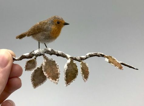 Curious Squirrels and Rambunctious Hares Form a Miniature Menagerie of Felted Wildlife | Colossal Needle Felting Diy, Needle Felting Tutorials, Needle Felting Projects, Visual Culture, Wool Art, Wool Projects, Felting Tutorials, Felt Birds, Miniature Animals