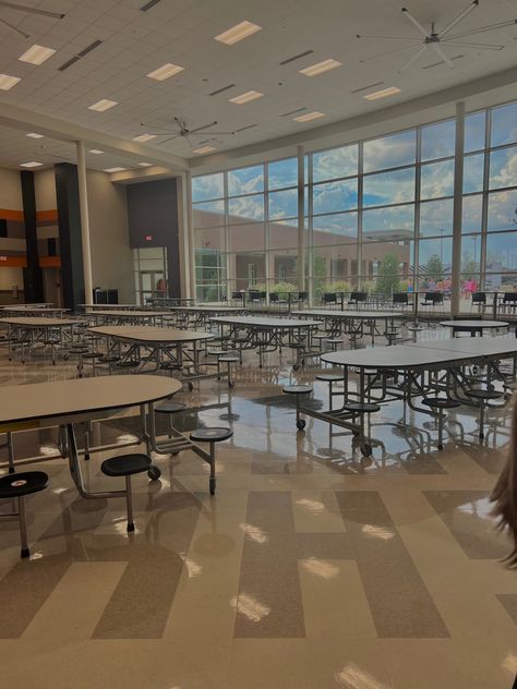 American Schools Aesthetics, School Halls Aesthetic, Aesthetic Cafeteria School, Beautiful School Building, Midtown High School Aesthetic, Aesthetic Highschool Building, Preppy School Background, School Aesthetic Cafeteria, Aesthetic School Hallway