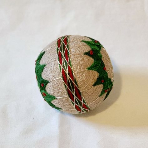 Ball Craft, Temari Patterns, Temari Ball, Temari Balls, Mind Thoughts, Christmas Week, Fabric Ornaments, Sewing Design, Japanese Crafts