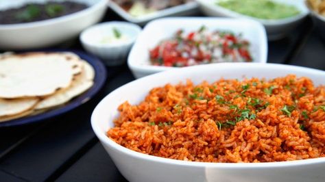 If you have steamed rice leftover from last night's dinner, transform it easily into Spanish Rice with this simple recipe. Leftover White Rice, Using Leftover Rice, Spanish Rice Easy, Spanish Rice Recipe, Asian Side Dishes, Plain Rice, Leftover Food, Pbs Food, Rice Recipes For Dinner