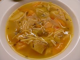 Lindaraxa: Sopa de Pollo...Cuban Style Chicken Soup Cuban Soup, Vegetable Dumpling Soup, Cuban Chicken, Chicken Broth Recipes, Yes Dear, Cuban Cuisine, Cuban Style, Dumplings For Soup, Broth Recipes