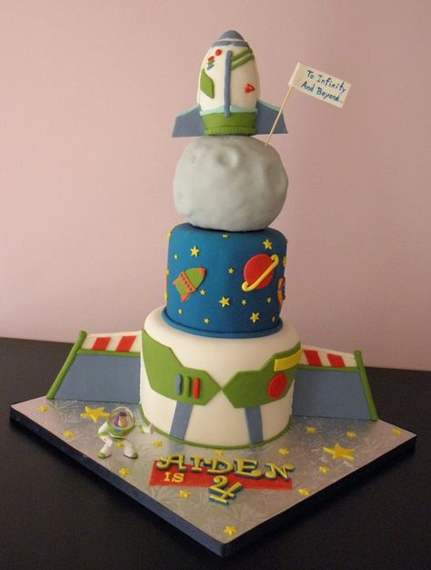 Buzz cake Boss Light Year, Outer Space Cake, Lightyear Cake, Panda Birthday Cake, Buzz Lightyear Birthday Party, Toy Story Birthday Cake, Buzz Lightyear Birthday, Rocket Cake, Cake Models