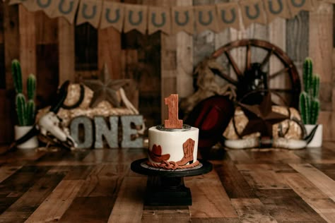 Western Cake Smash, Western Cake, Babies First Birthday, Cowboy First Birthday, Cake Smash Inspiration, Cowboy Cakes, Rodeo Birthday Parties, Western Birthday Party, Boys First Birthday Party Ideas