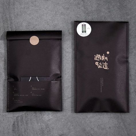 Creative undies Packaging | venac. idea, could leave a little opening in the back to see the color ... Ecommerce Packaging, Socks Packaging, Tshirt Packaging, Shirt Packaging, Clothing Packaging, Eat Beef, Cool Packaging, Graphic Design Packaging, Packing Design