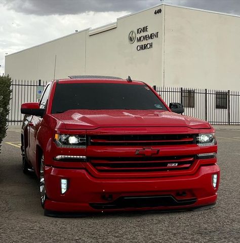 Chevy Lowrider Trucks, Pink Chevy Trucks, Cheyenne Truck, Low Trucks, Truck Chevrolet, Slammed Trucks, Chevy Ls, Chevy Trucks Silverado, Silverado Truck