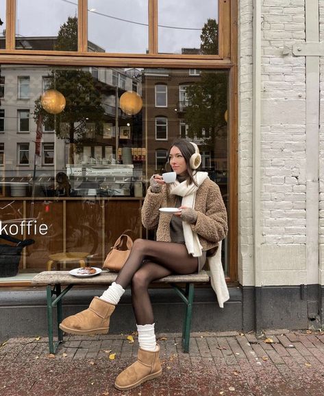 Ugg Mini Boots Outfit, Amsterdam Outfit, Outfit With Uggs, Cute Thanksgiving Outfits, Uggs Outfit, Lazy Outfits, Chengdu, Thanksgiving Outfit, Outfit Inspo Fall