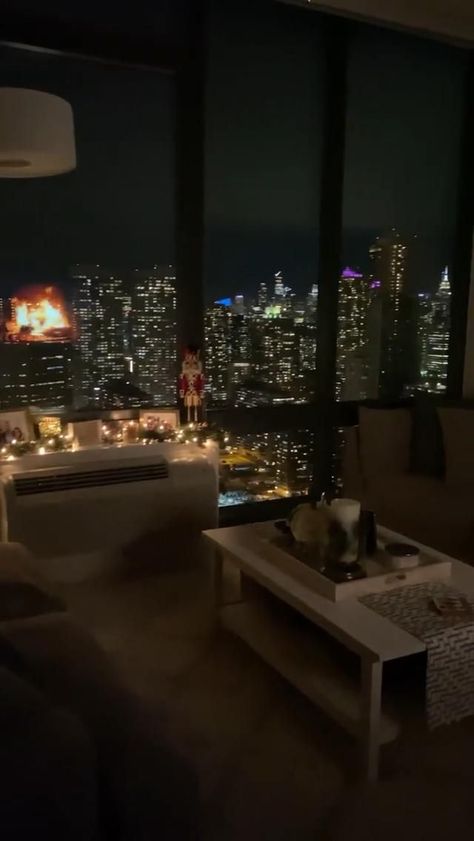 New York Apartment View, Apartamento New York, Appartement New York, City View Apartment, Lights At Night, City Lights At Night, Candy Ideas, Aesthetic Apartment, Apartment View