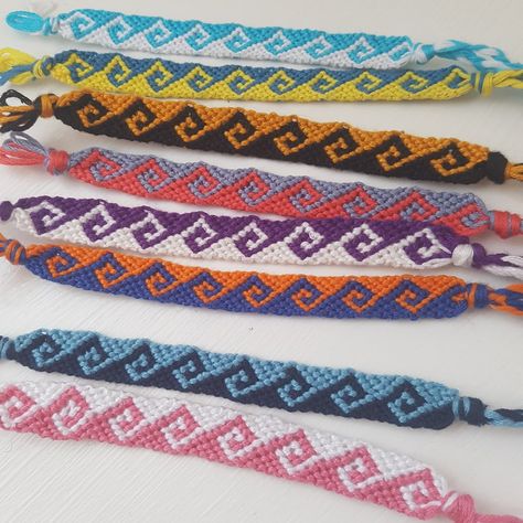 Greek Wave Design Tutorial – Choose Friendship Crochet Bracelet Free Pattern, Ideas Pulseras, Fold Forming, Crochet Bracelet Pattern, Kumihimo Patterns, Diy Friendship Bracelets Tutorial, Friendship Bracelet Patterns Easy, Cute Friendship Bracelets, Yarn Bracelets