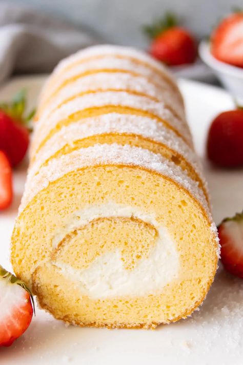 Vanilla Cake Roll, Vanilla Roll Cake, Roll Cake Recipe Vanilla, Ice Cream Cake Roll, Roll With Cream Cheese Filling, Roulade Cake, Roll Cake Recipe, Sponge Cake Roll, Kek Lapis