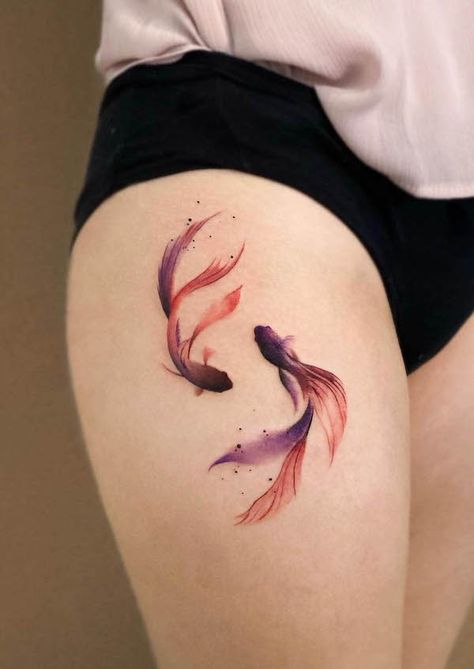 66 Alluring Thigh Tattoos For Women With Meaning - Our Mindful Life Dragon Thigh Tattoo, Butterfly Thigh Tattoo, Small Thigh Tattoos, Upper Leg Tattoos, Tattoo Fe, Upper Thigh Tattoos, Pisces Tattoo Designs, Side Thigh Tattoos, Rose Tattoo Thigh