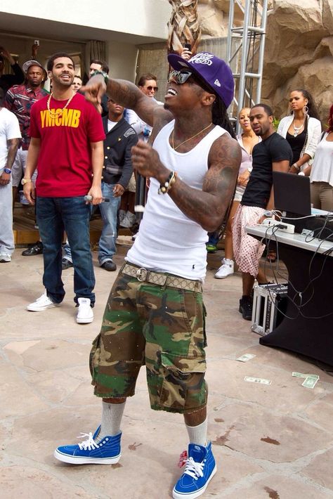 Lil Wayne rocks camo shorts with blue Vans Camo Shorts Outfit, Tommy Clothes, Early 2000 Fashion, Streetwear Photoshoot, Rapper Style, Mens Shorts Outfits, Young Money, Camo Outfits, Blue Vans