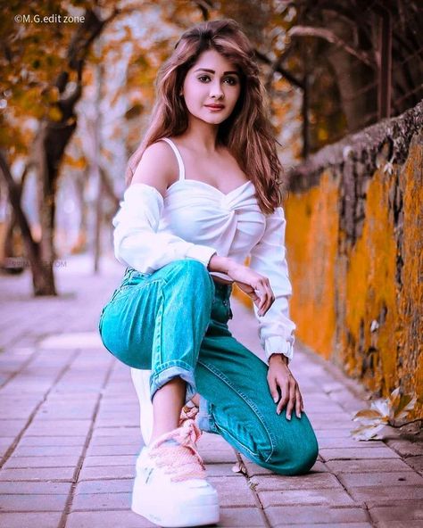 Simple Photo Poses, Singh Wallpapers, Kanchi Singh, Girls Jeans Top, Jeans And Top, Simple Photo, Girl Attitude, Model Poses Photography, Fashion Photography Poses