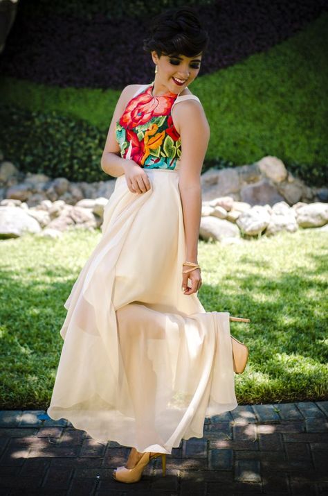 artesanas de Oaxaca, para da Faldas y Vestidos, Ropa Típica. Mexican Fashion, Boda Mexicana, Mexican Outfit, Mexican Dresses, Grad Dresses, Quinceanera Dresses, Ladies Party, Wedding Bridesmaids, 15 Dresses