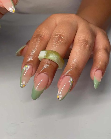 Nail Art Vert, Sage Green Nails, Round Nail Designs, Trending Summer Nails, Natural Gel Nails, Glittery Nails, Sassy Nails, Round Nails, Pretty Acrylic Nails