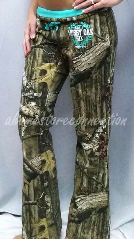 Want!! Hunting Truck, Camo Life, Camo Clothes, Camo Stuff, Hunting Girls, Hunting Camo, Mossy Oak Camo, Camo Outfits, Yoga Iyengar