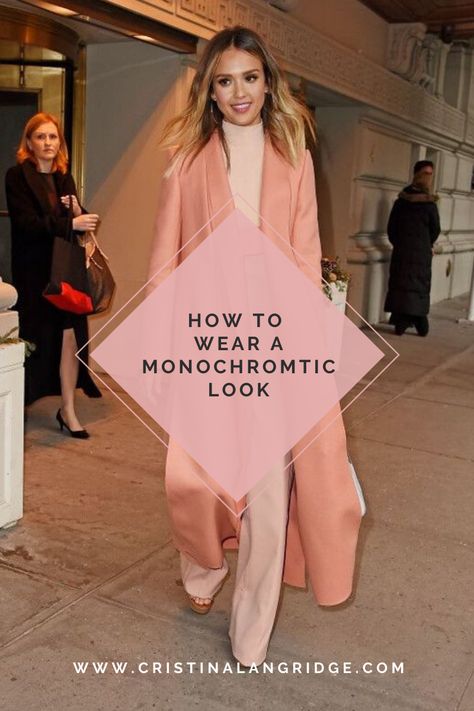 Monotone Fall Outfits, Women Monochrome Outfit, Tonal Dressing Street Style, Monochromatic Looks, Monotone Outfit, Monochromatic Outfit Street Style, Monochromatic Outfit Fall, Bulky Sweaters, Monochromatic Fashion