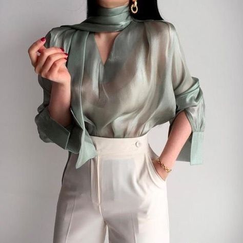 Romantic Tops, Sheer Clothing, Mesh Tops, Elegante Casual, Vintage Blouse, Colors Green, 가을 패션, Looks Style, Sheer Blouse