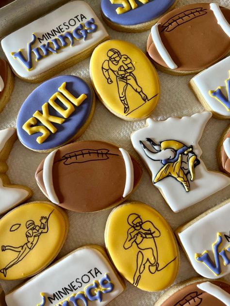 Minnesota Vikings Cookies, Super Bowl Cookies, Viking Birthday, Royal Frosting, Viking Baby, Coconut Pound Cakes, Viking Party, Football Baby Shower, Vikings Football