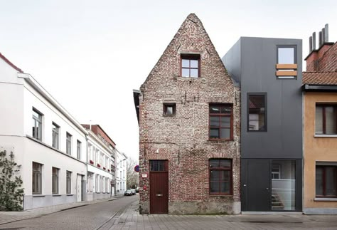 Gelukstraat / Dierendonck blancke Architecten Contemporary History, Renovation Design, Art House, Architecture Old, Architecture Exterior, Facades, Residential Architecture, Contemporary Architecture, Architecture Building