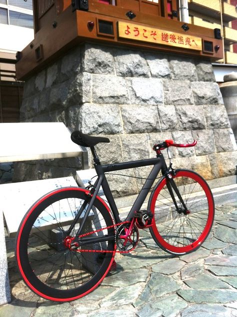 LEADER BIKE 725TR × 道後温泉 Fixie Bike Ideas Style, Fixie Classic, Fixie Bike Ideas, Bici Retro, Bicycle Paint Job, Bike Restoration, Simple Bike, Road Bike Wheels, Urban Bicycle