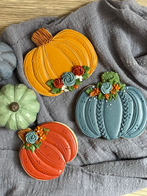 Pumpkin Cookies Box Thanksgiving Cookies. Halloween Cookies - Etsy Fall Theme Cookies, Sugar Cookie Packaging Ideas, Pumpkin Sugar Cookies Decorated, Thanksgiving Sugar Cookies, Fall Sugar Cookies, Pumpkin Cookies Decorated, Halloween Sugar Cookies Decorated, Cookies Fall, Cookies Packaging