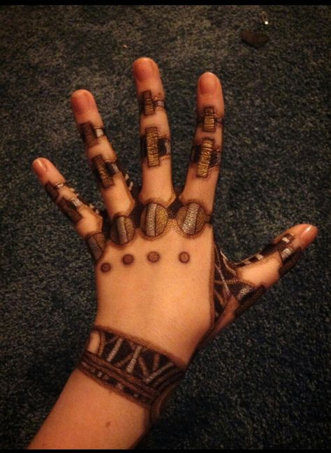 Yup Steampunk Hand Tattoo, Bodypating Ideas, Robot Hand Drawing, Hand Tattoo Drawing, Robot Hand Tattoo, Cool Hand Tattoos, Steampunk Tattoo Design, Sharpie Tattoo, Doodle Pen