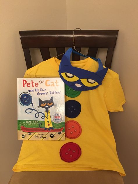 Pete The Cat Costume Diy Teacher, Pete The Cat Costume Diy, Pete The Cat Groovy Buttons, Buttons Outfit, Pete The Cat Costume, Family Themed Halloween Costumes, Cat Costume Diy, Themed Halloween Costumes, Book Day Costumes