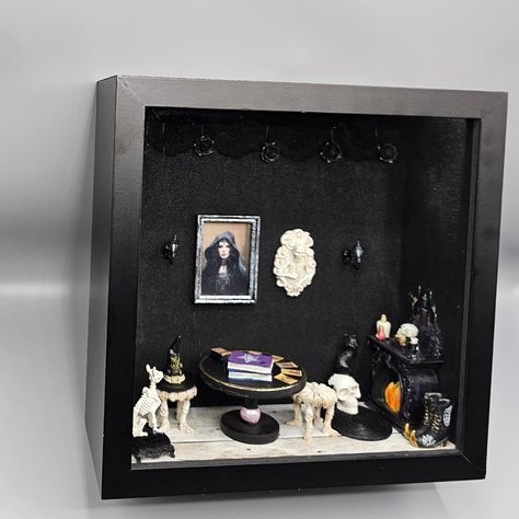 I made another one! https://sunsetdesignsfla.etsy.com/listing/1780467278 #halloweenshadowbox #sunsetdesignsfl Shadow Box With Lights, Miniature Haunted House, Halloween Table Decor, Miniature Witch, Halloween Shadow Box, Spooky Christmas, Witch Room, Halloween Table Decorations, Halloween Miniatures