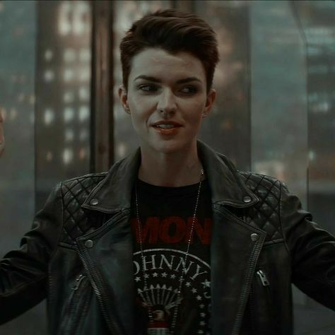 Ruby Rose Haircut, Ruby Rose Hair, Kate Kane, Buff Women, Tokyo Ghoul Wallpapers, Rose Images, Rose Hair, Undercut Hairstyles, Estilo Punk