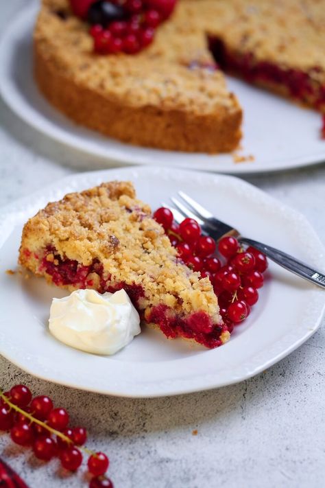 How to Make Red Currant Crumble Cake — Days of Jay Red Currents Recipes Healthy, Red Currant Desserts, Red Currant Recipes, Currant Cake Recipe, Black Currant Desserts, Red Currant Jelly Recipe, Black Currant Cheesecake, Red Currant Cake, Black Currant Cake