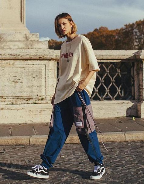 Baggy Clothes Outfit, Baggy Pants Outfit, Grunge Outfits 90s, Cargo Pants Outfits, Cargo Pants Outfit, Outfit 90s, Baggy Style, Baggy Clothes, Poses References