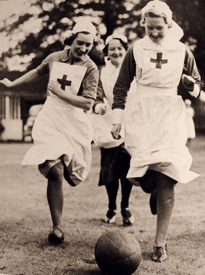 . History Of Nursing, Red Cross Nurse, Nurse Photos, Nurse Rock, Vintage Nurse, Red Cross, Second World, Historical Photos, New Girl