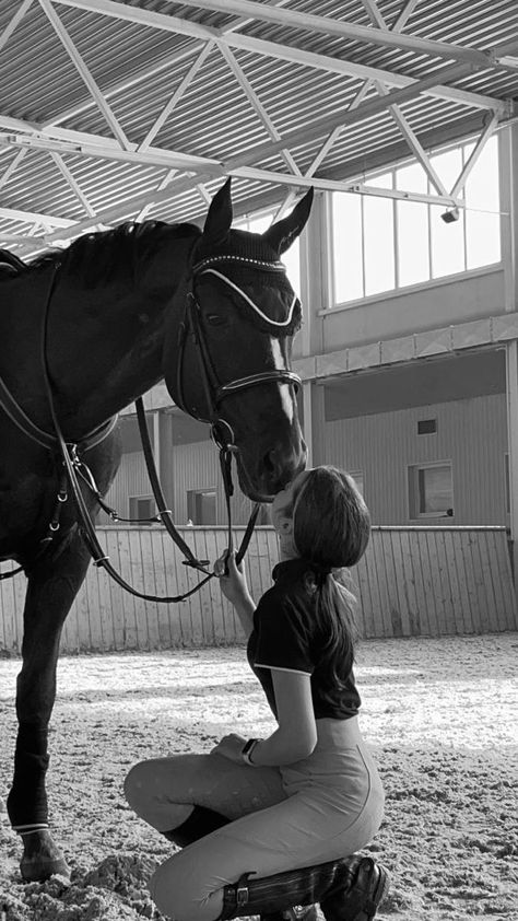 Horseback Riding Outfit, Aesthetic Equestrian, Horse Girl Aesthetic, Riding Outfit Equestrian, Horsey Life, Horse Riding Aesthetic, Equestrian Aesthetic, Cute Horse Pictures, Useful Gifts