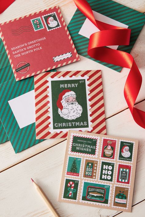 Send someone a special message this Christmas with this festive 20-pack of cards. Recyclable. 100% Paper. Holiday Box Design, Christmas Wedding Stationery, Christmas Envelope Ideas, Xmas Card Design, Xmas Card Messages, Christmas Card Designs, Retro Christmas Cards, Christmas Graphic Design, Christmas Envelopes