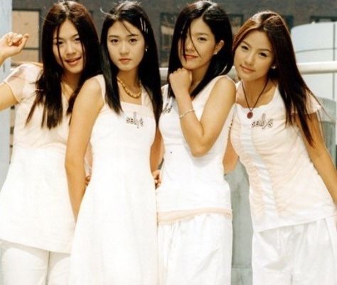 Fin Kl Kpop, 2000s Kpop, 90s Kpop, Korean Pop Group, Human Poses, Japanese Aesthetic, Music Fashion, Korean Pop, Kpop Aesthetic