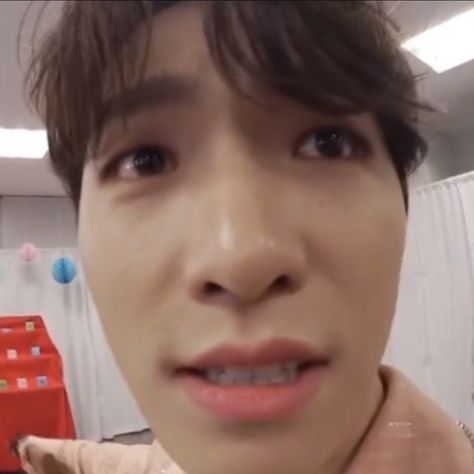 Dino Svt Funny Face, Dino Funny Face, Dino Reaction Pic, Seventeen Cursed Pictures, Dino Memes Funny Seventeen, Seventeen Green Room, Dino Pfp Seventeen, Dino Seventeen Memes, Dino Icon Cute