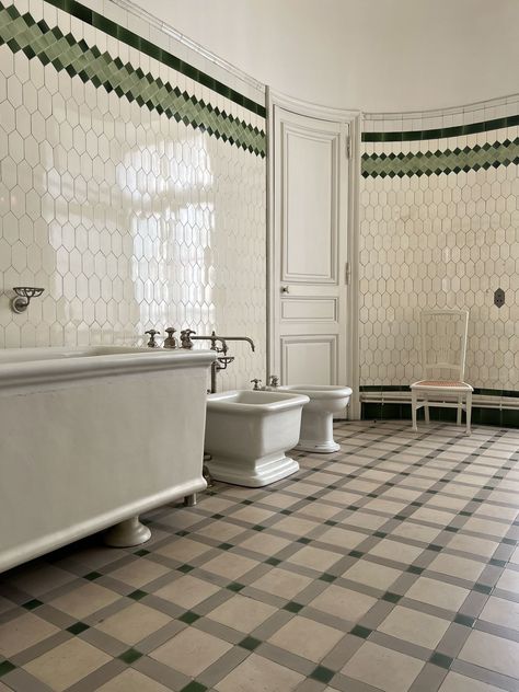 Big Bathroom Design, Diy Bathroom Reno, Historic Bathroom, Seattle Interior Design, Diy Bathroom Design, Tile Colors, Bathroom Green, Small Toilet Room, Diy Bathroom Makeover