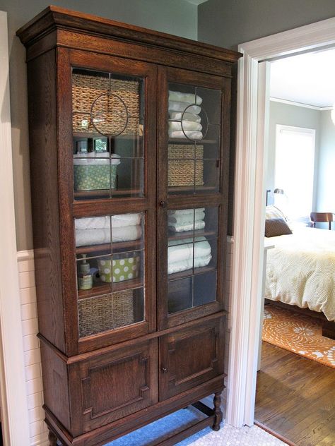 Chic, affordable ways to get your home ready for guests - Decorology Hutch Display, Vintage Armoire, Decorating Cupcakes, Cabinet Display, China Hutch, Revere Pewter, Bad Inspiration, Linen Cabinet, Hus Inspiration