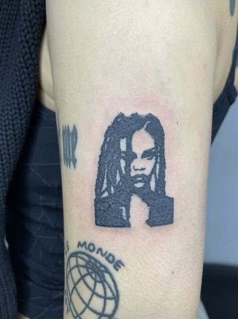 Rihanna Tattoo Ideas, Sza Tattoos Idea, Rihanna Black And White, Sza Tattoos, Rihanna Tattoo, Black And White Tattoo, Tattoos For Black Skin, White Tattoo, Dope Tattoos