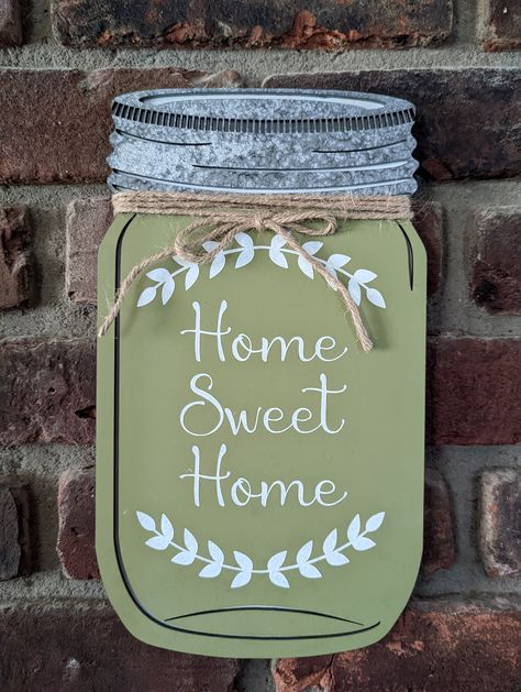 Mason Jar Signs Diy, Mason Jar Wood Sign, Mason Jar Signs Wooden, Mason Jar Door Hanger Ideas, Mason Jar Wooden Door Hanger, Mason Jar Signs, Decorated Mason Jars, Mason Jar Wall Decor, Wooden Jar