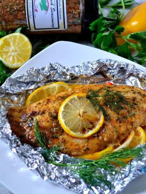 The BEST baked fish ever! This recipe is quick, easy, and delicious! It's perfect for meal prepping! A definite must try! Crawfish Alfredo, Best Baked Fish, Baked Fish In Foil, Baked Catfish Recipes, Coop Can Cook, Baked Catfish, Catfish Recipes, Fish Recipes Baked, Baked Fish Recipes