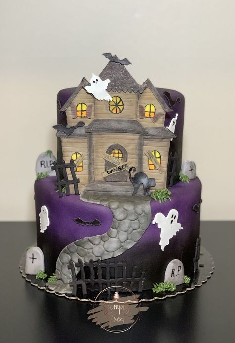 Spooky haunted house halloween airbrush ombre cake Ghost Birthday Cake, Halloween Ghost Cake, Haunted House Cake, Ghost Birthday, Spooky Haunted House, Ghost Cake, Halloween Cookies Decorated, Haunted House Halloween, Cake Designs Images