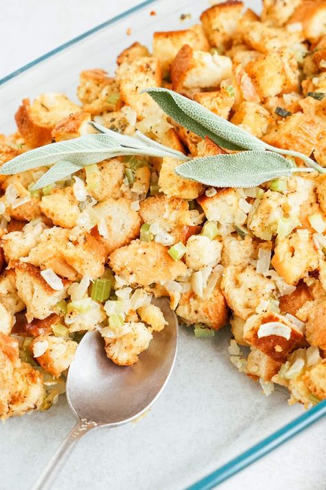 Grandma's Old Fashioned Stuffing Recipe Squash Stuffing, Classic Stuffing Recipe, Best Stuffing Recipe, Easy Stuffing Recipe, Turkey Stuffing Recipes, Chopped Dates, Cornbread Stuffing, Homemade Stuffing, Easy Stuffing