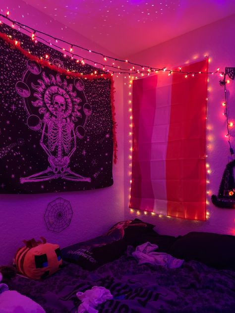 Pride Room Ideas, Aesthetic Flags For Room, Flags For Room Decor Aesthetic, Lesbian Bedroom Ideas Aesthetic, Lesbian Apartment Ideas, Lesbian Dorm Room Ideas, Lesbian Bedroom Decor, Lesbian Room Ideas, Queer Bedrooms