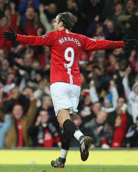 Dimitar Berbatov, Manchester United Wallpaper, Manchester United Legends, Manchester United Fans, Best Football Players, Football Is Life, Manchester United Football, Movie Posters Minimalist, Man Utd