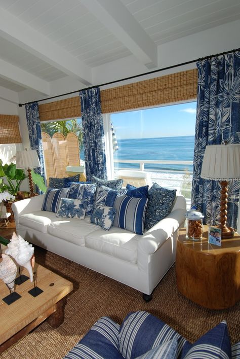 Everything Coastal....: Sea Blue and White - Always a Classic Beach House Look Deco Marine, Beach House Living Room, Large Window, Coastal Living Rooms, Beach House Interior, Coastal Living Room, Beach Cottage Style, Pool Design, Design Del Prodotto